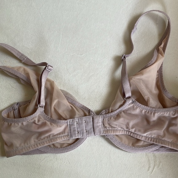 Victoria Secret unlined, underwire, lightly sheer bra, 34D - Picture 4 of 7